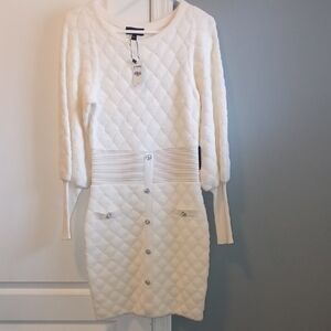 Ladies Cream Long Sleeve Sweatet Dress. Size Small